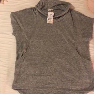 Short sleeve sweater